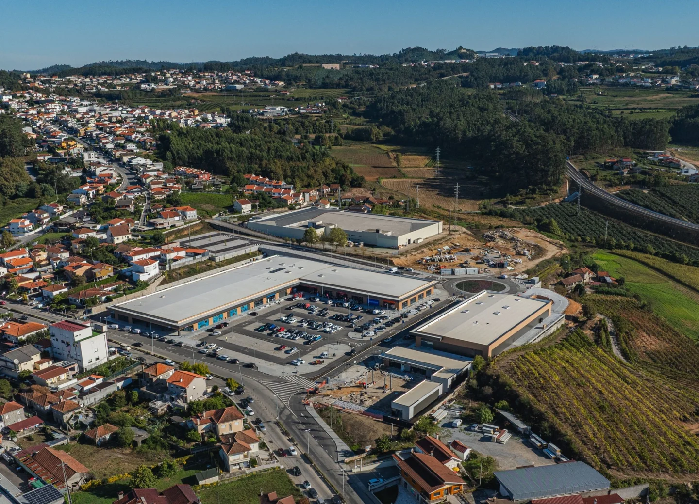 Vista aérea de edifícios apresentada no website da CS Construtora