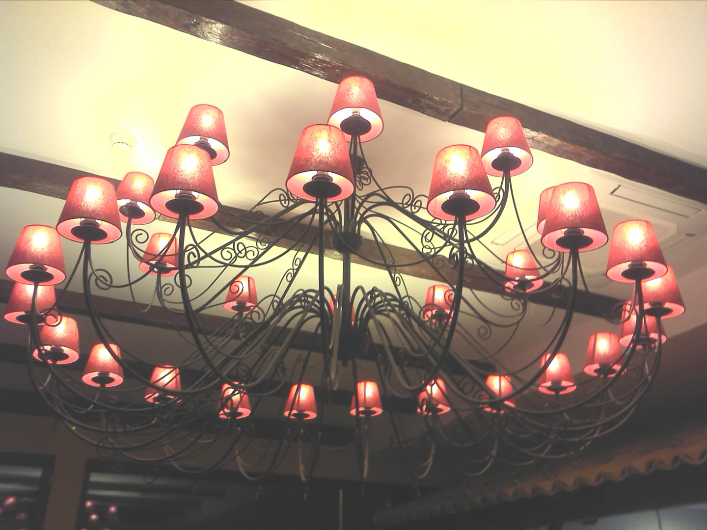 Candeeiro apresentado no website da Maia Lamp